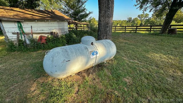 19499 E Whippoorwill Lane, Atoka, OK 74525