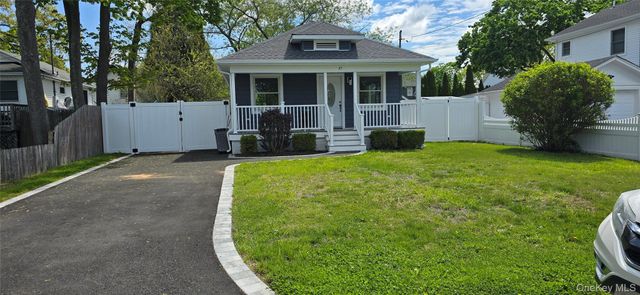 87 Willett Avenue, Sayville, NY 11782
