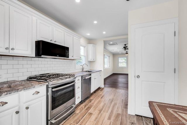 87 Willett Avenue, Sayville, NY 11782