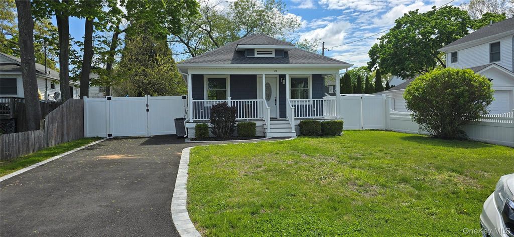 87 Willett Avenue, Sayville, NY 11782