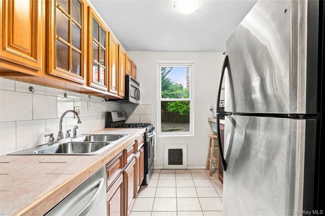 7510 Yellowstone Boulevard 2C, Rego Park, NY 11374