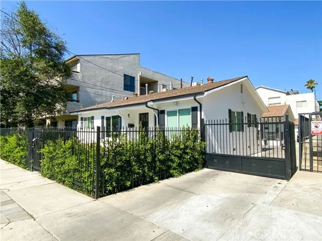 5238 Denny Avenue C, North Hollywood, CA 91601