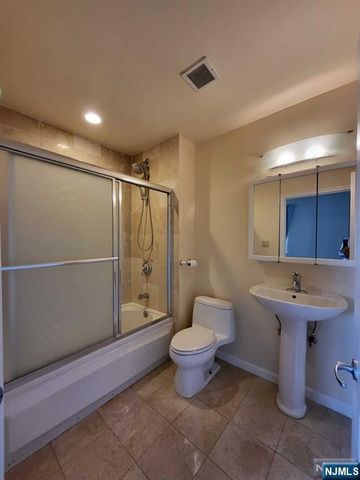 399 11th Street 301, Palisades Park, NJ 07650