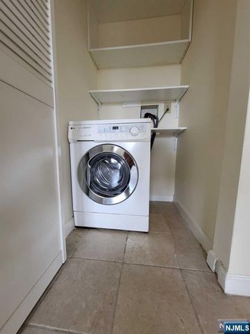 399 11th Street 301, Palisades Park, NJ 07650