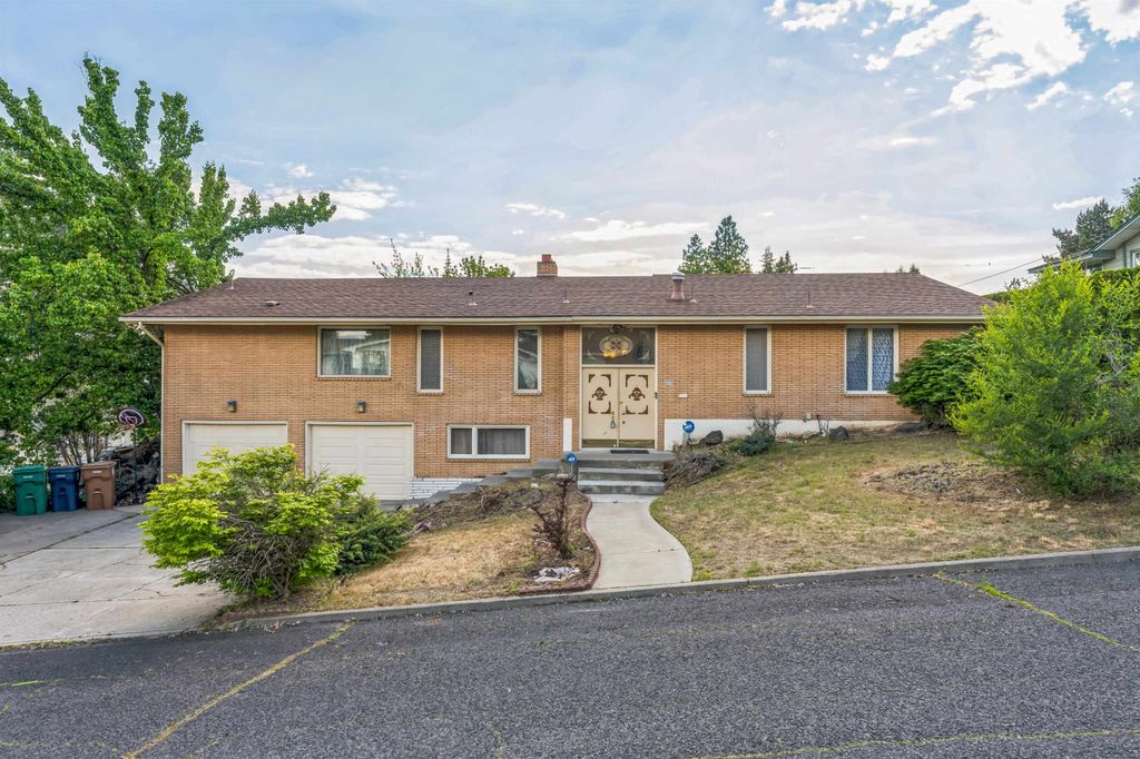 4004 W Taft Dr, Spokane, WA 99208