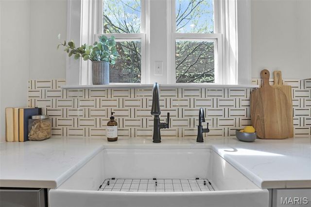 6621 Oleatha Avenue, St Louis, MO 63139