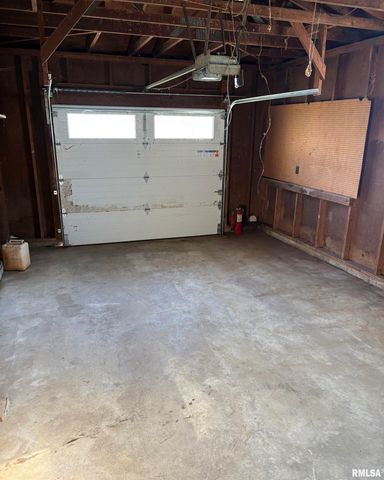 22460 250TH Street, Eldridge, IA 52748