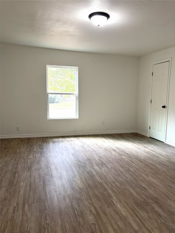 600 Scurlock Street, Grandview, TX 76050