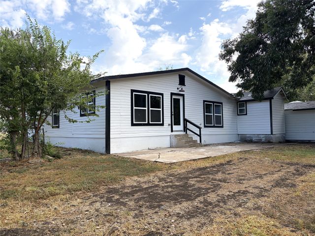 600 Scurlock Street, Grandview, TX 76050