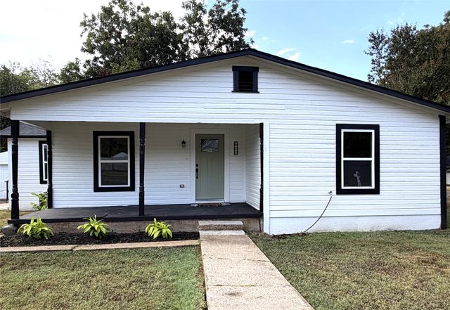 600 Scurlock Street, Grandview, TX 76050