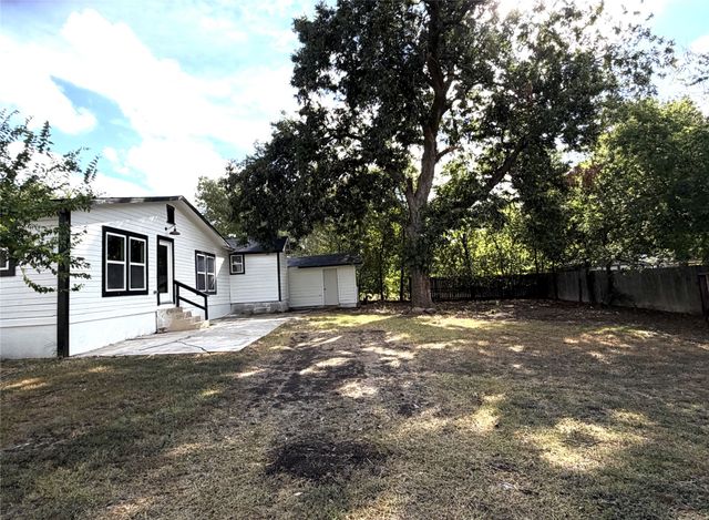 600 Scurlock Street, Grandview, TX 76050
