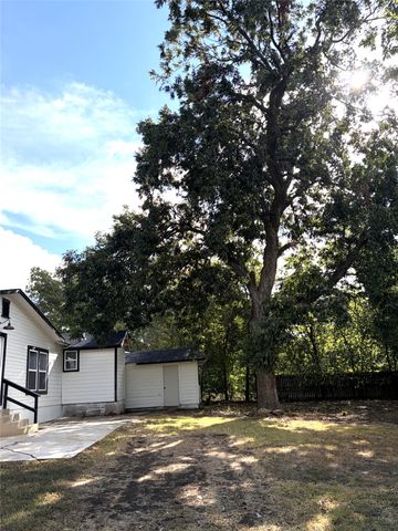 600 Scurlock Street, Grandview, TX 76050