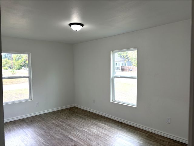 600 Scurlock Street, Grandview, TX 76050
