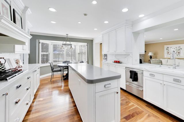 11 Wellington Court, Lincolnshire, IL 60069