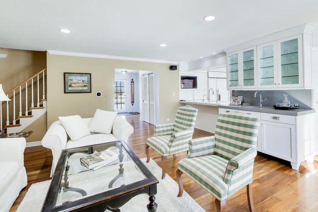 11 Wellington Court, Lincolnshire, IL 60069