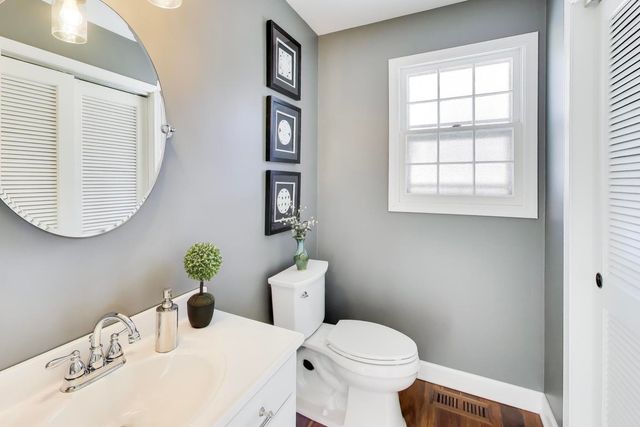 11 Wellington Court, Lincolnshire, IL 60069