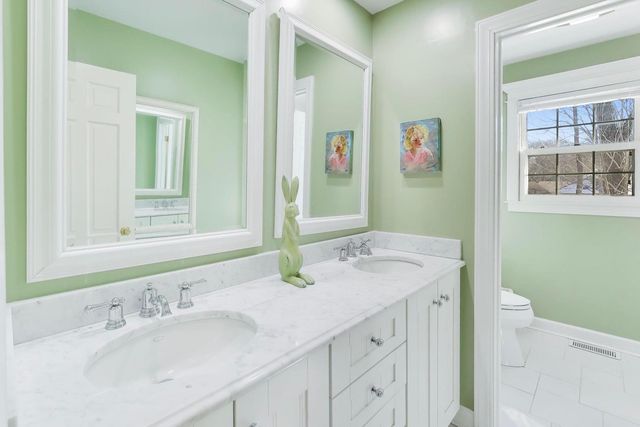 11 Wellington Court, Lincolnshire, IL 60069