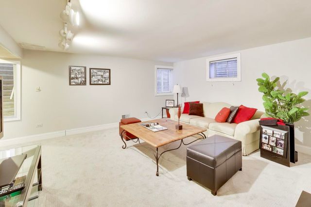 11 Wellington Court, Lincolnshire, IL 60069