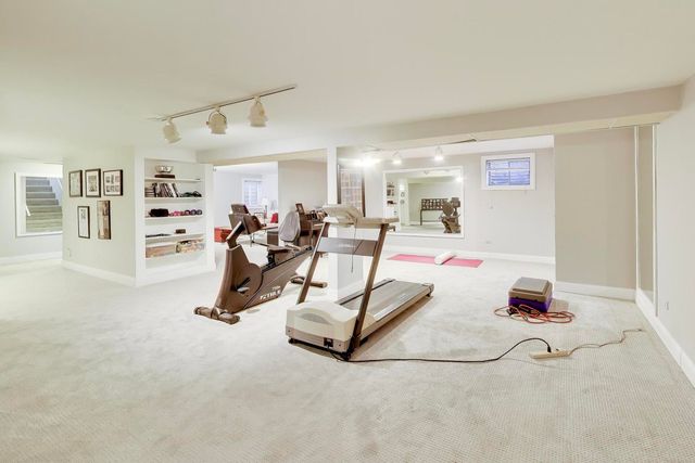 11 Wellington Court, Lincolnshire, IL 60069