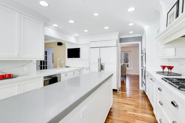 11 Wellington Court, Lincolnshire, IL 60069