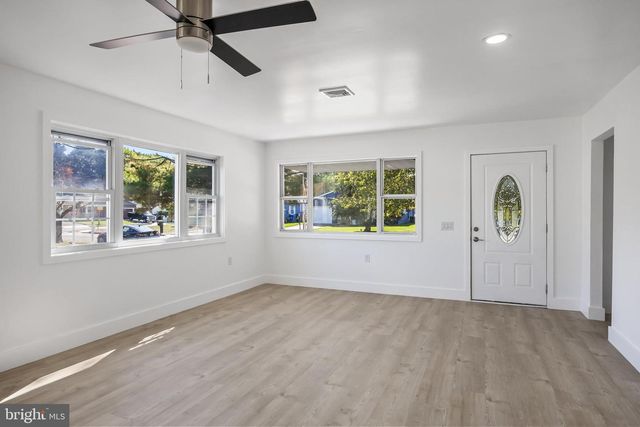 5 ST ANDREWS CT, Toms River, NJ 08753