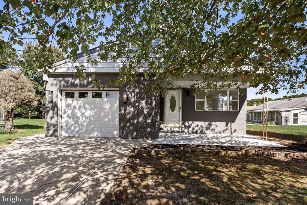 5 ST ANDREWS CT, Toms River, NJ 08753