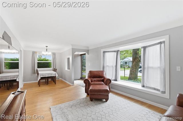 733 S Webik Avenue, Clawson, MI 48017