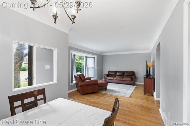 733 S Webik Avenue, Clawson, MI 48017