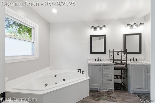 733 S Webik Avenue, Clawson, MI 48017