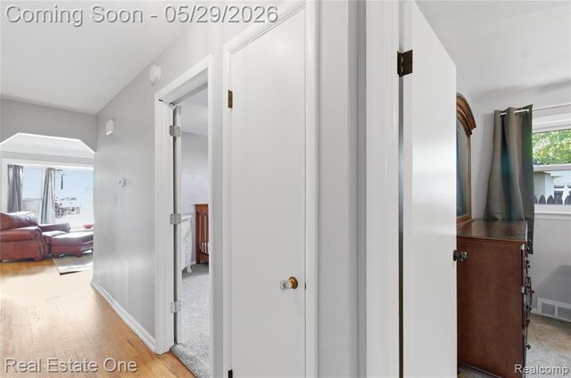 733 S Webik Avenue, Clawson, MI 48017
