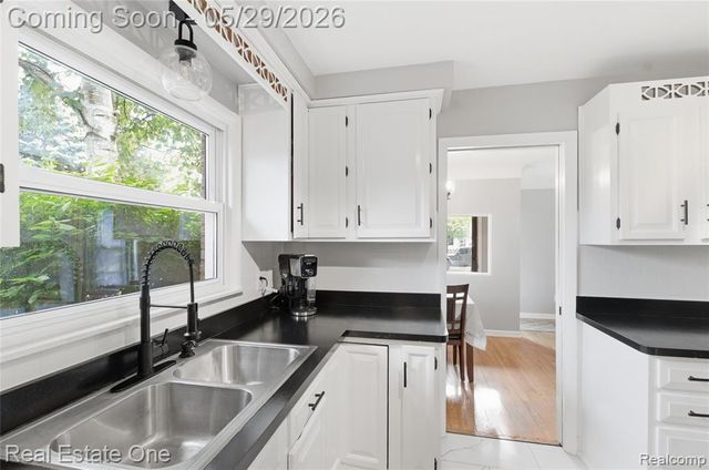 733 S Webik Avenue, Clawson, MI 48017