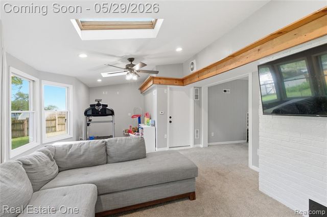 733 S Webik Avenue, Clawson, MI 48017