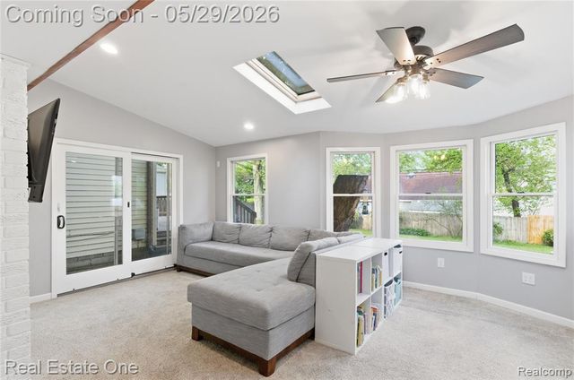 733 S Webik Avenue, Clawson, MI 48017