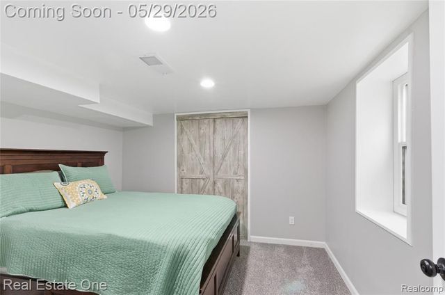 733 S Webik Avenue, Clawson, MI 48017