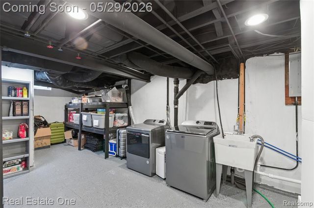 733 S Webik Avenue, Clawson, MI 48017