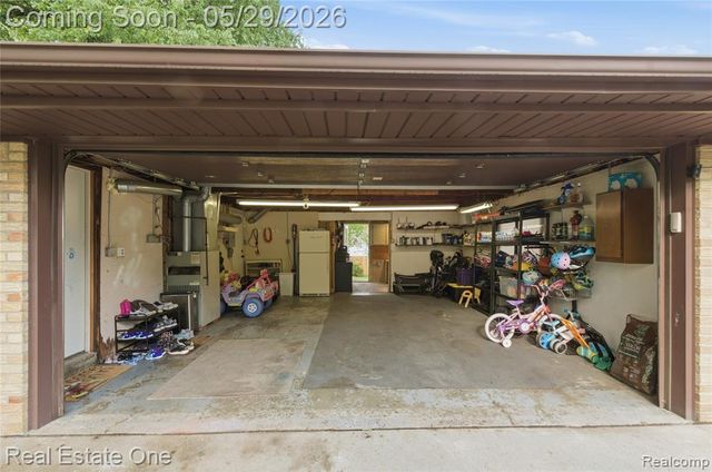 733 S Webik Avenue, Clawson, MI 48017