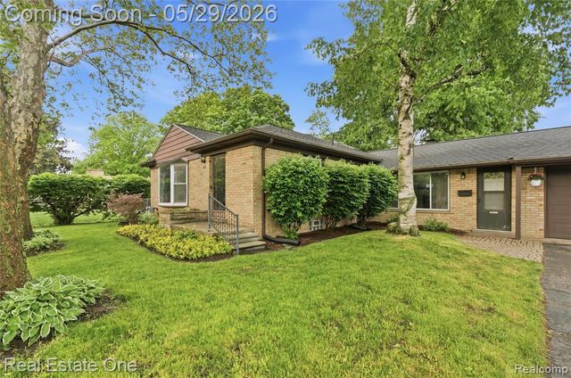 733 S Webik Avenue, Clawson, MI 48017