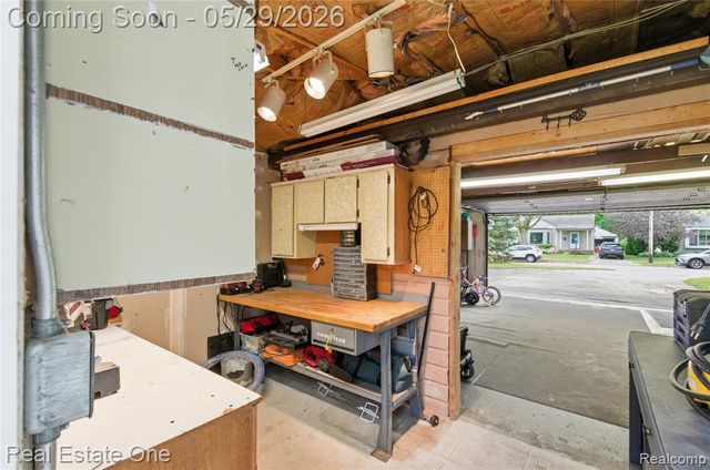 733 S Webik Avenue, Clawson, MI 48017