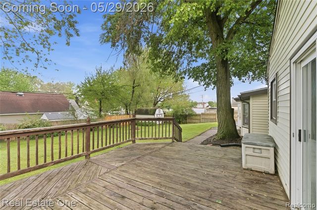 733 S Webik Avenue, Clawson, MI 48017