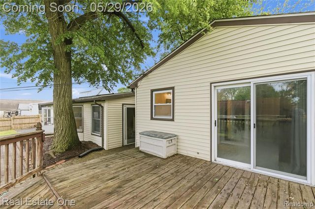 733 S Webik Avenue, Clawson, MI 48017