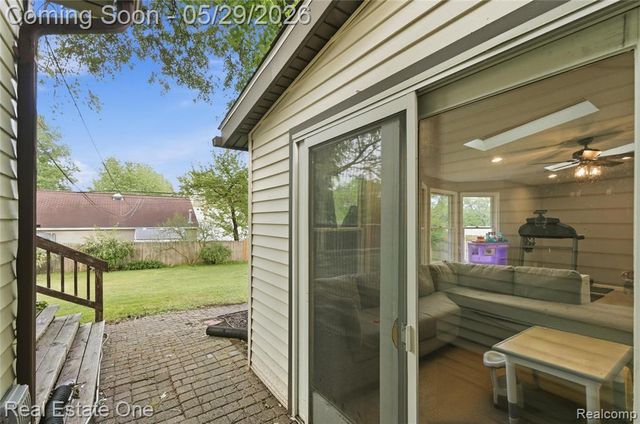 733 S Webik Avenue, Clawson, MI 48017
