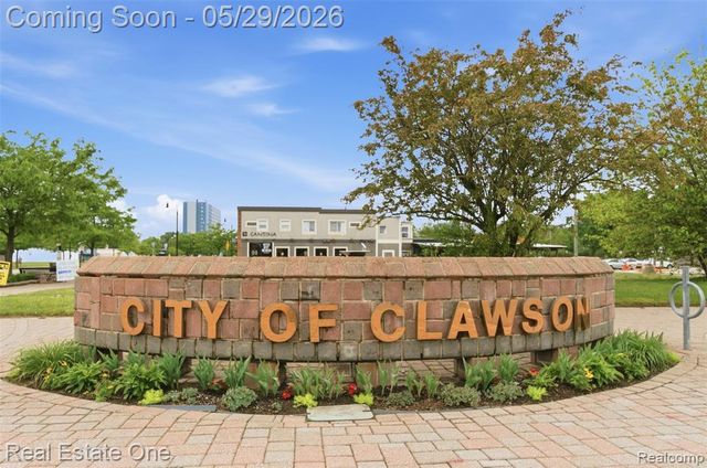733 S Webik Avenue, Clawson, MI 48017