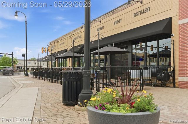 733 S Webik Avenue, Clawson, MI 48017