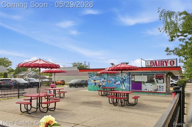 733 S Webik Avenue, Clawson, MI 48017