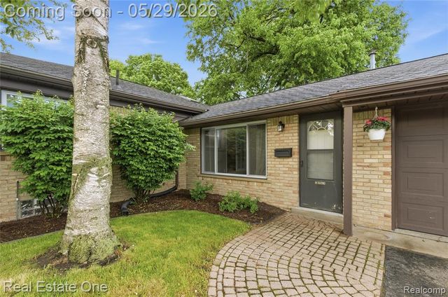 733 S Webik Avenue, Clawson, MI 48017