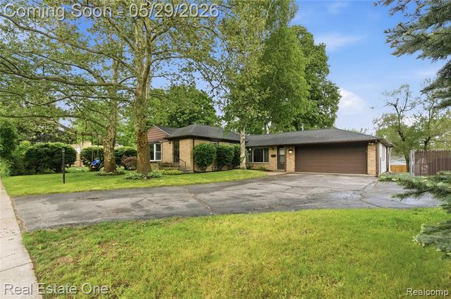733 S Webik Avenue, Clawson, MI 48017