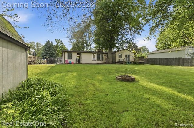 733 S Webik Avenue, Clawson, MI 48017