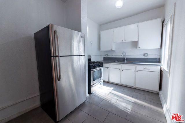 661 Shatto Place 102, Los Angeles, CA 90005