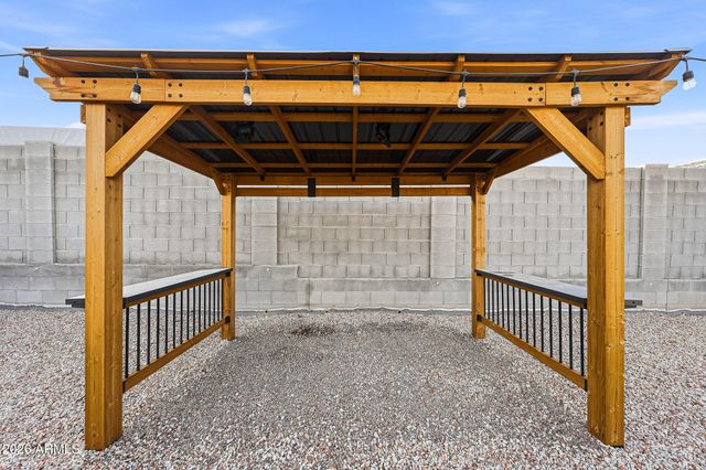 33678 N DERTUCCIO Trail, San Tan Valley, AZ 85144