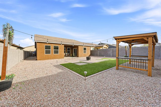 33678 N DERTUCCIO Trail, San Tan Valley, AZ 85144